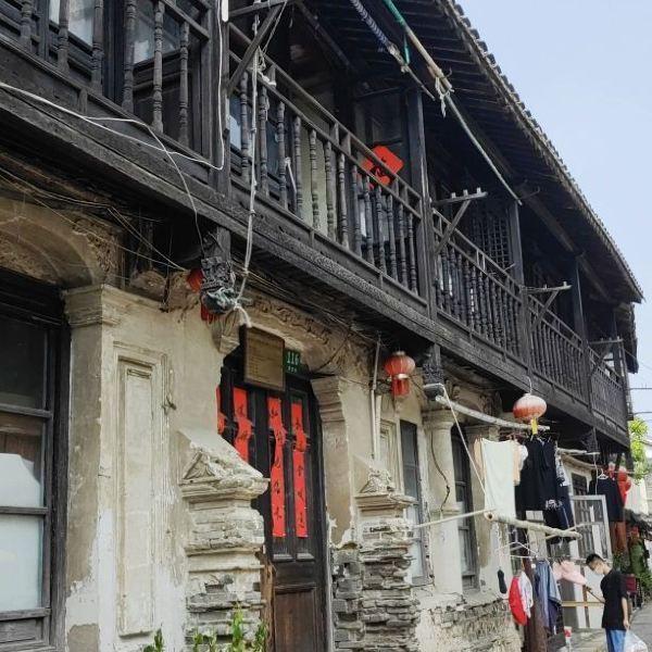约翰尼·德普执导新片《莫蒂》杀青曝片场照 德普与阿尔·帕西诺等亮相
